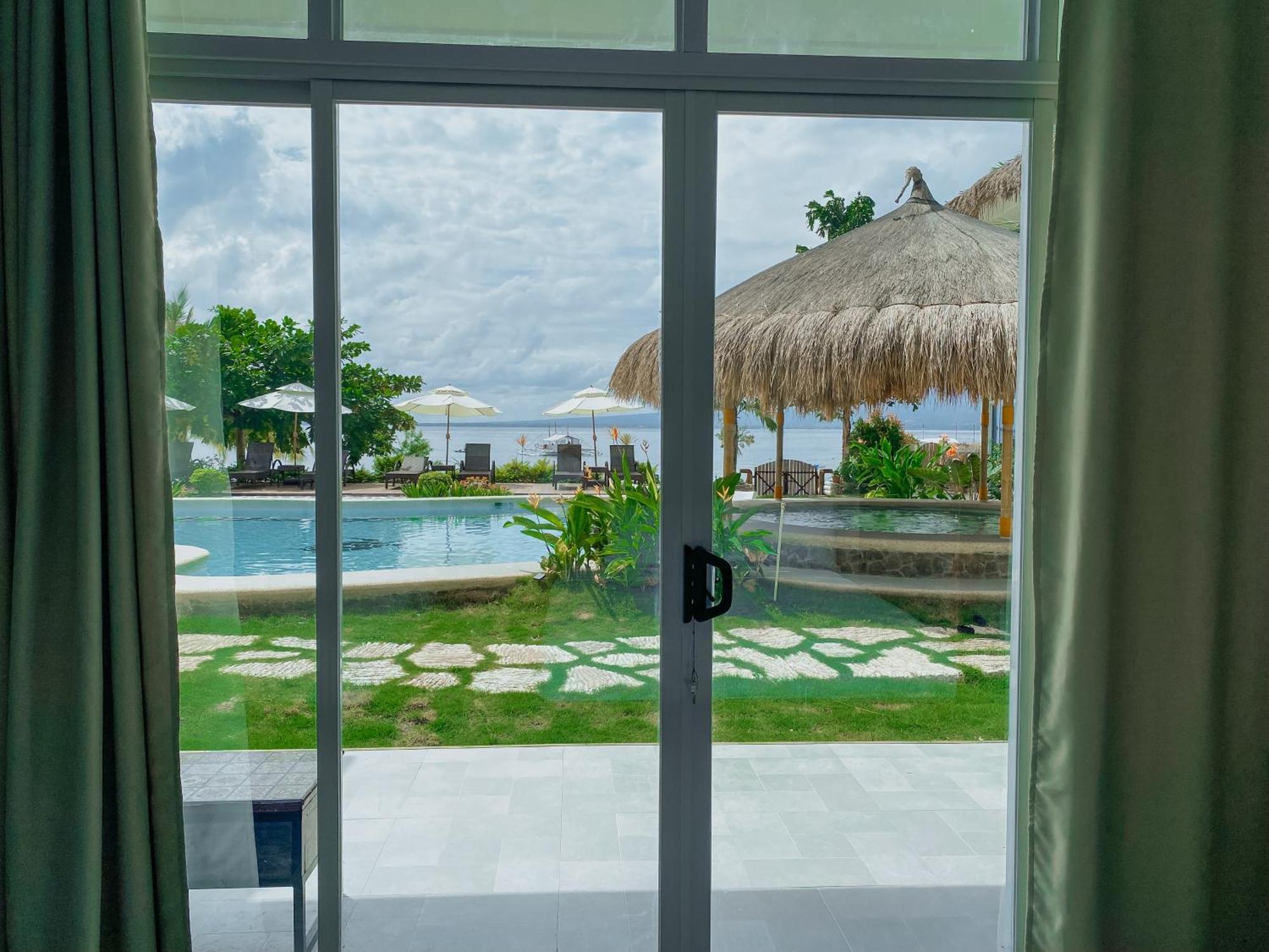 Avila'S Horizon Dive Resort Santander Ngoại thất bức ảnh