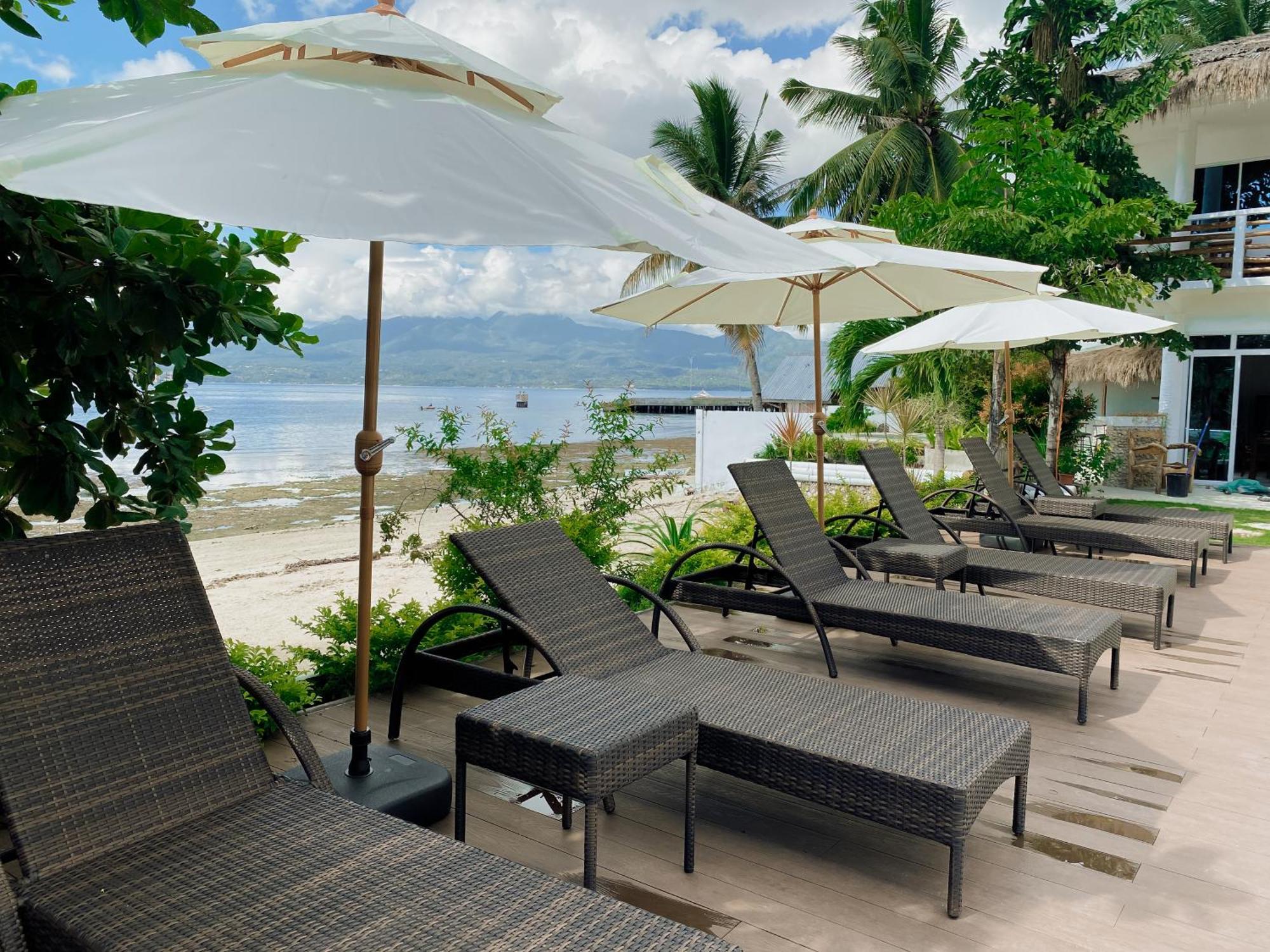 Avila'S Horizon Dive Resort Santander Ngoại thất bức ảnh